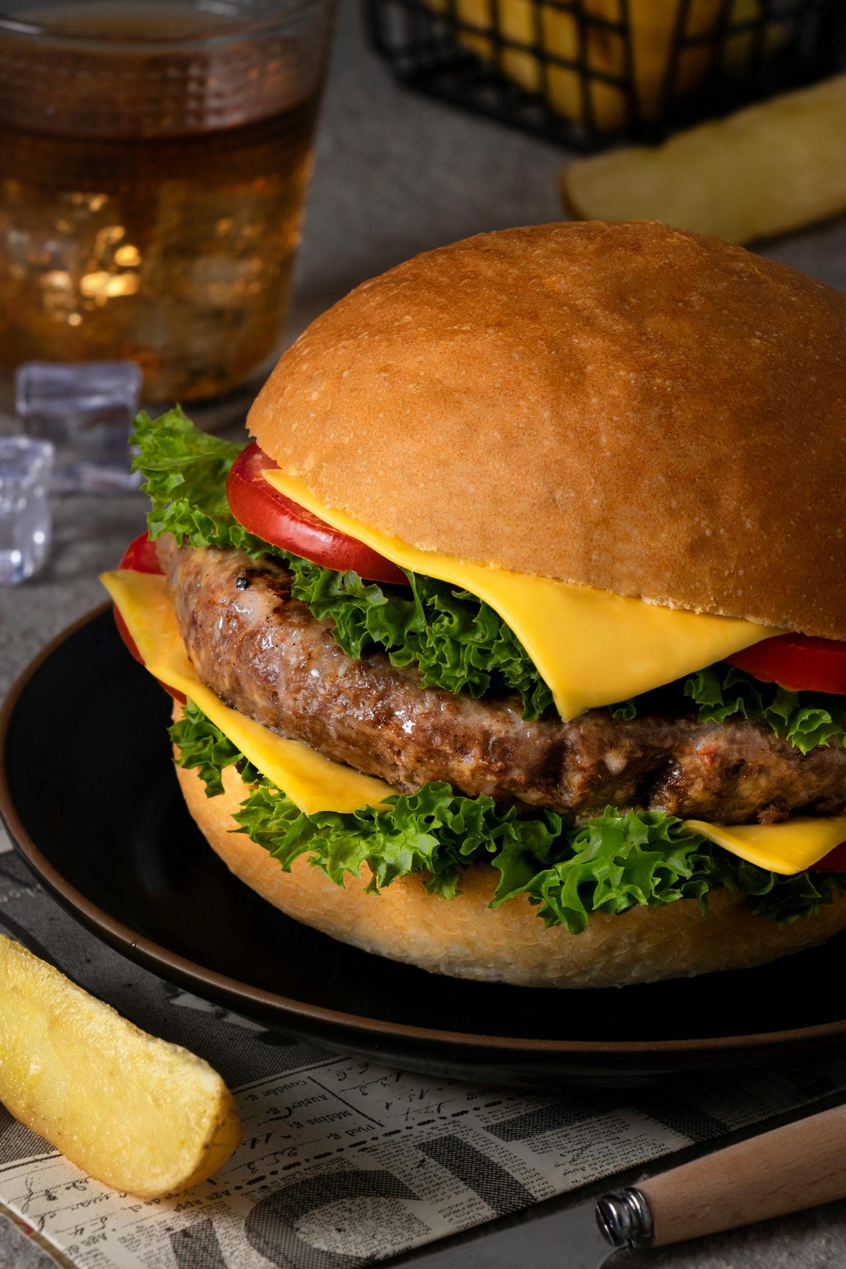cheeseburger-on-farm-table
